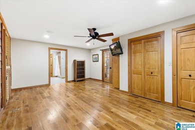 Beautiful waterfront log cabin offering 3 bedrooms, 2.5 - photo 16