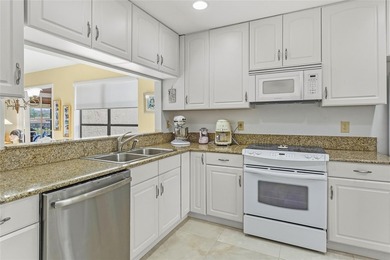 A well maintained, Move in ready, 3 bd, 2 bath unit with a - photo 16