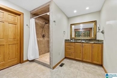 Beautiful waterfront log cabin offering 3 bedrooms, 2.5 - photo 17