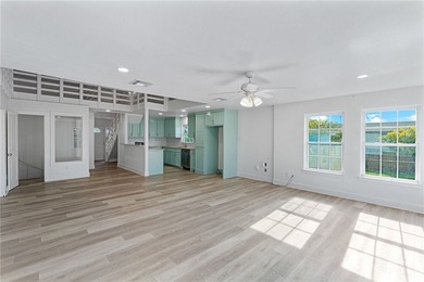 Gorgeous 4 bedroom, 3 bath home located on the water with quick - photo 17