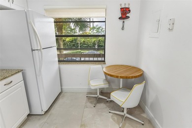 A well maintained, Move in ready, 3 bd, 2 bath unit with a - photo 17