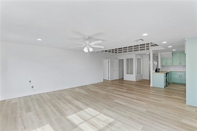 Gorgeous 4 bedroom, 3 bath home located on the water with quick - photo 18