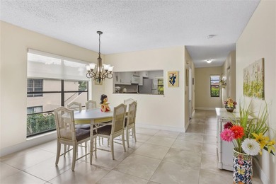 A well maintained, Move in ready, 3 bd, 2 bath unit with a - photo 18