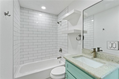 Gorgeous 4 bedroom, 3 bath home located on the water with quick - photo 27