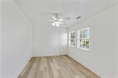 Gorgeous 4 bedroom, 3 bath home located on the water with quick - photo 28