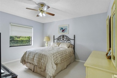 A well maintained, Move in ready, 3 bd, 2 bath unit with a - photo 28