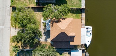 Gorgeous 4 bedroom, 3 bath home located on the water with quick - photo 32