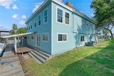 Gorgeous 4 bedroom, 3 bath home located on the water with quick - photo 33