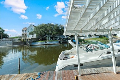 Gorgeous 4 bedroom, 3 bath home located on the water with quick - photo 34