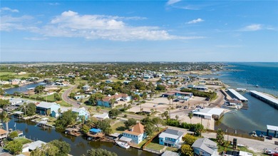 Gorgeous 4 bedroom, 3 bath home located on the water with quick - photo 37