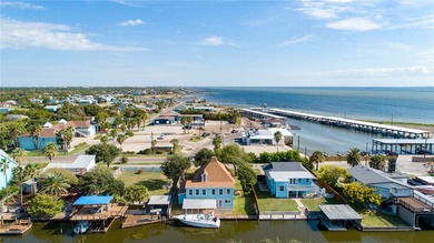 Gorgeous 4 bedroom, 3 bath home located on the water with quick - photo 38