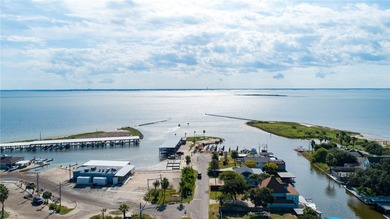 Gorgeous 4 bedroom, 3 bath home located on the water with quick - photo 40