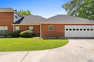 Welcome to a beautifully maintained 4-bedroom, 3-bathroom home - photo 3