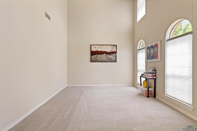 Welcome to a beautifully maintained 4-bedroom, 3-bathroom home - photo 7