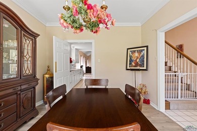Welcome to a beautifully maintained 4-bedroom, 3-bathroom home - photo 8