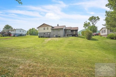 Beautifully renovated tri-level home offering space, comfort - photo 7