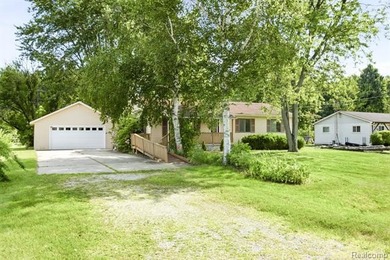 HUGE 28X24 DETACHED GARAGE! PRIVATE BACKYARD! GREAT FLOOR PLAN! - photo 1