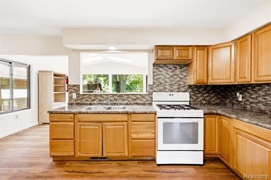 HUGE 28X24 DETACHED GARAGE! PRIVATE BACKYARD! GREAT FLOOR PLAN! - photo 9