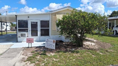 (private lake, pond, creek) Home For Sale in Wildwood Florida