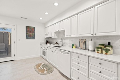 Light-Filled, Fully Remodeled Townhome in Perdido Bay Country - photo 7