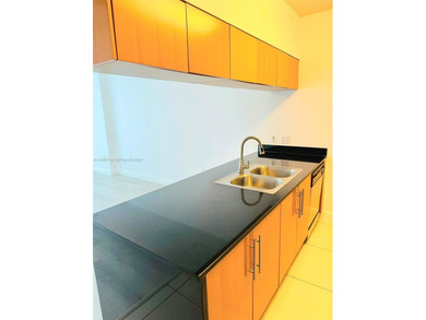 Bright and modern 1-bedroom / 1-bathroom residence located on