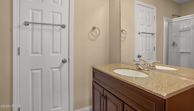 Upgraded 2 Bedroom Townhome with Attached Garage in Azalea - photo 13