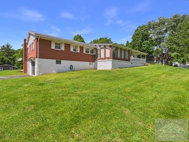 Welcome to this spacious and well maintained brick ranch home - photo 4