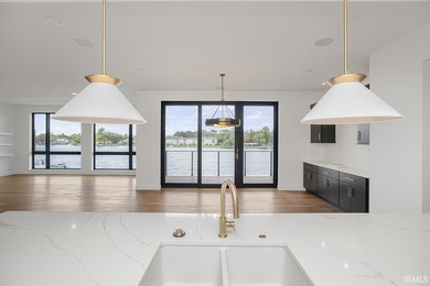 Last available penthouse in the 900 JCKSN Condos. This penthouse