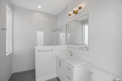 Last available penthouse in the 900 JCKSN Condos. This penthouse