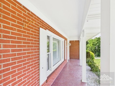 Welcome to this spacious and well maintained brick ranch home - photo 9