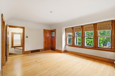 Farwell welcomes you with classic architecture, gardens, and - photo 25