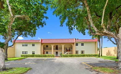 Prepare to be captivated by this gorgeously updated 2-bedroom - photo 2