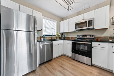 Prepare to be captivated by this gorgeously updated 2-bedroom - photo 6