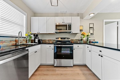 Prepare to be captivated by this gorgeously updated 2-bedroom - photo 7