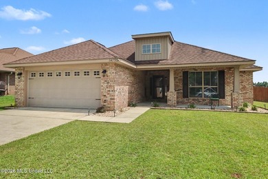 If you're looking for a move in ready, well kept home, in a - photo 2