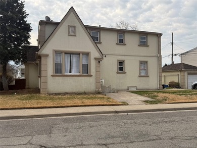 Welcome to this spacious 5-Bedroom , 2-Bath Bath Colonial - photo 2