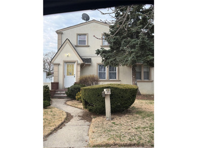 Welcome to this spacious 5-Bedroom , 2-Bath Bath Colonial - photo 4
