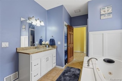 Luxury lakefront living! This one-of-a-kind waterfront home - photo 15