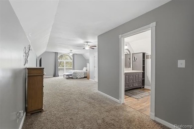 Luxury lakefront living! This one-of-a-kind waterfront home - photo 25