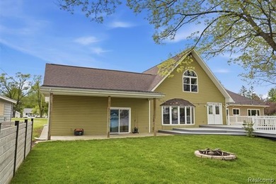 Luxury lakefront living! This one-of-a-kind waterfront home - photo 44