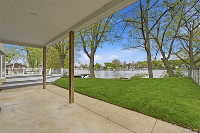 Luxury lakefront living! This one-of-a-kind waterfront home - photo 45