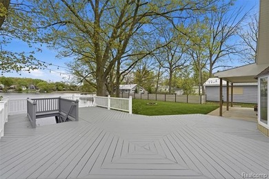 Luxury lakefront living! This one-of-a-kind waterfront home - photo 47