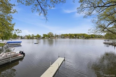 Luxury lakefront living! This one-of-a-kind waterfront home - photo 48