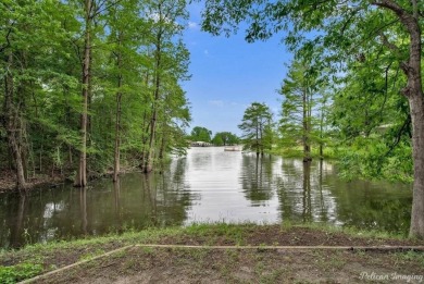 Lake Home For Sale in Many, Louisiana