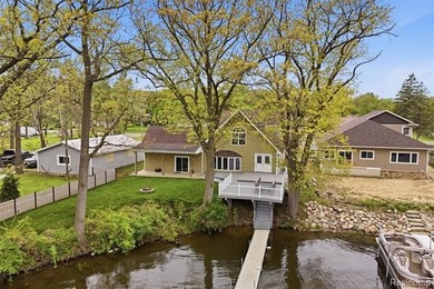 Luxury lakefront living! This one-of-a-kind waterfront home - photo 51