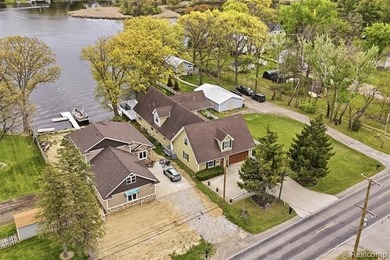Luxury lakefront living! This one-of-a-kind waterfront home - photo 54