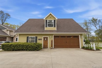 Luxury lakefront living! This one-of-a-kind waterfront home - photo 56
