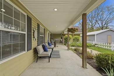 Luxury lakefront living! This one-of-a-kind waterfront home - photo 58