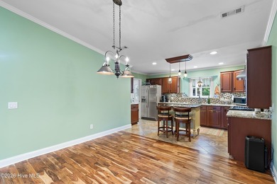 Welcome home to this beautifully maintained, 3,000+sf, 3-bedroom - photo 19