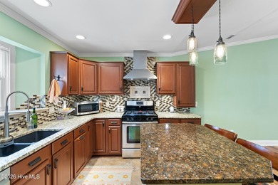 Welcome home to this beautifully maintained, 3,000+sf, 3-bedroom - photo 21